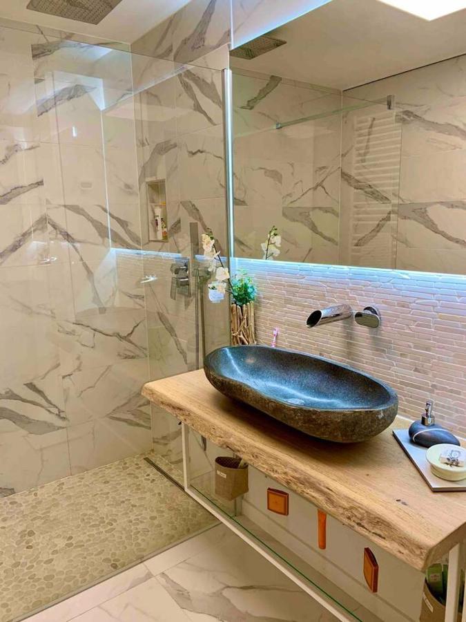 Appartement Jacuzzi Oasis